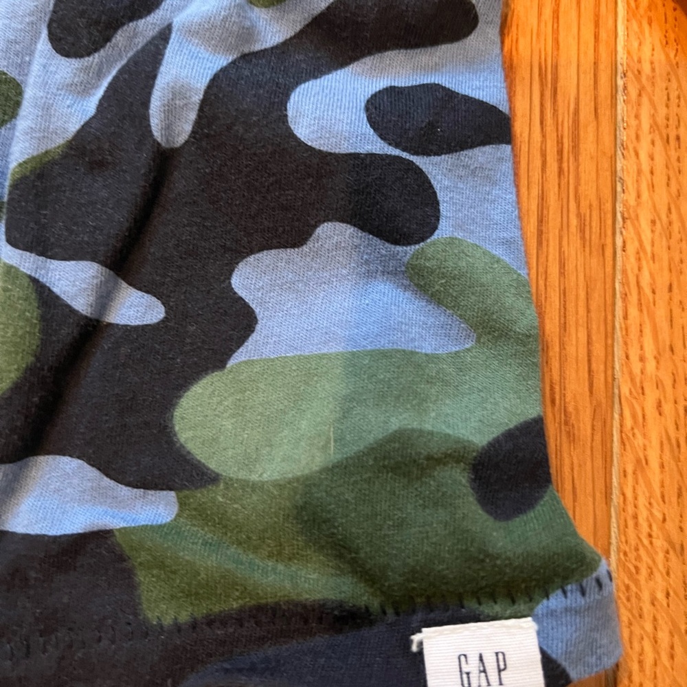 GAP Kids like new Blue and Green Camouflage Long Sleeve Tees - Picture 8 of 11